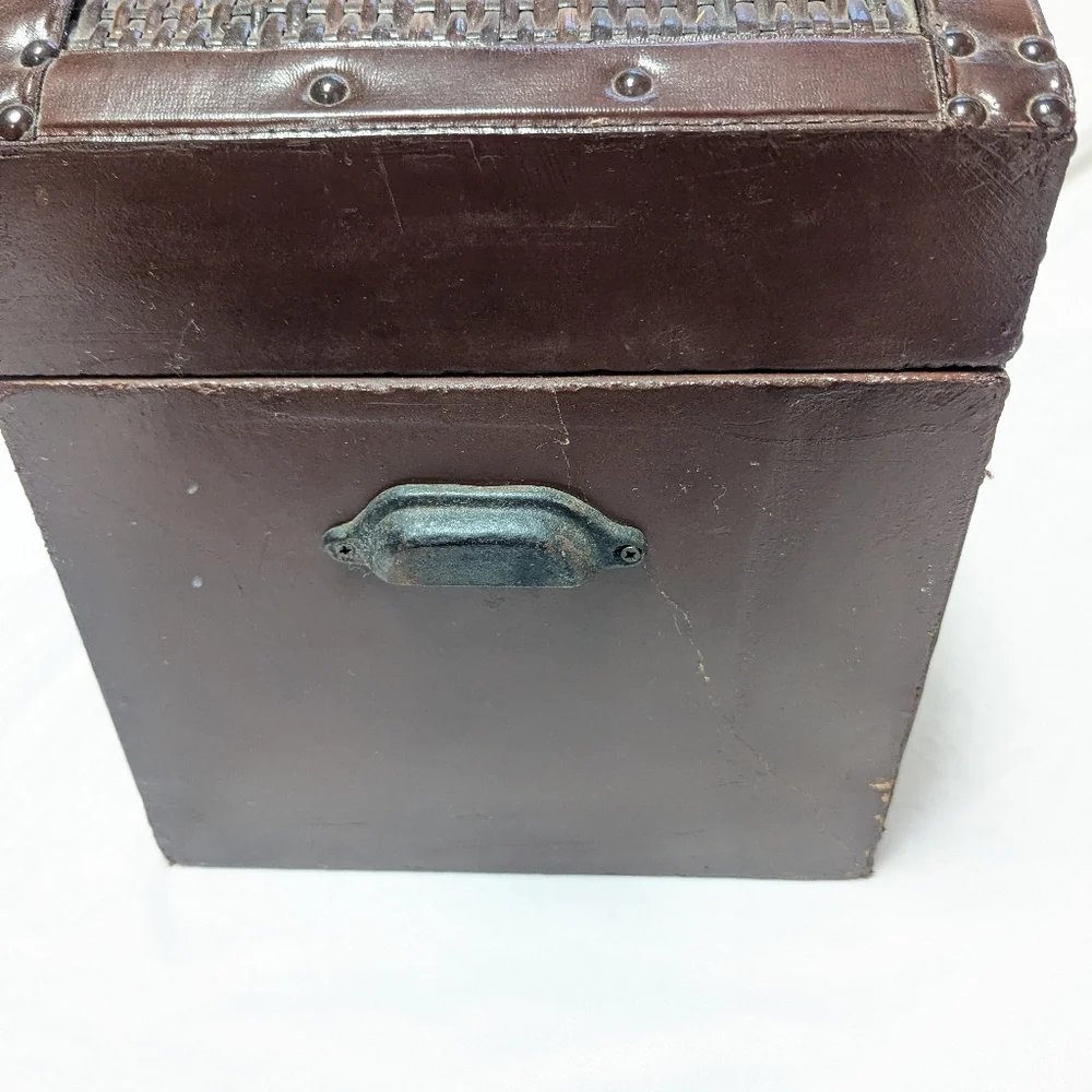 Vtg 80s Hinged Wicker Riveted Wooden Box Lg 13x10x12 Dome Lid Snap Closure READ